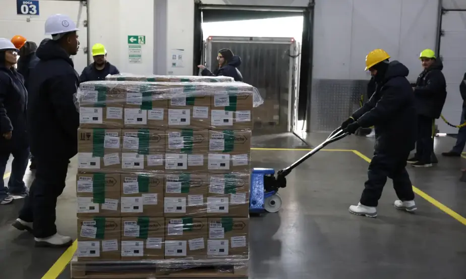 Primeiro lote do trastuzumabe entansina para o tratamento do câncer de mama no Brasil - Foto: Rovena Rosa/Agência Brasil